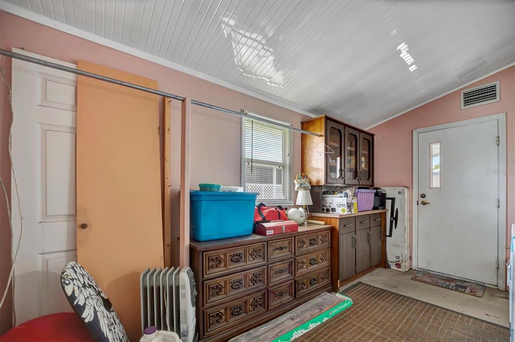 122 East St Annes Circle Apollo Beach, FL 33572 - Photo 13 of 37