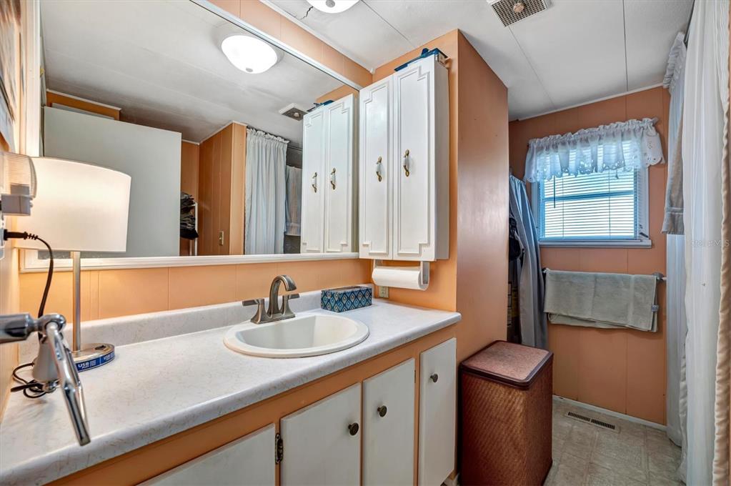 122 East St Annes Circle Apollo Beach, FL 33572 - Photo 5 of 37