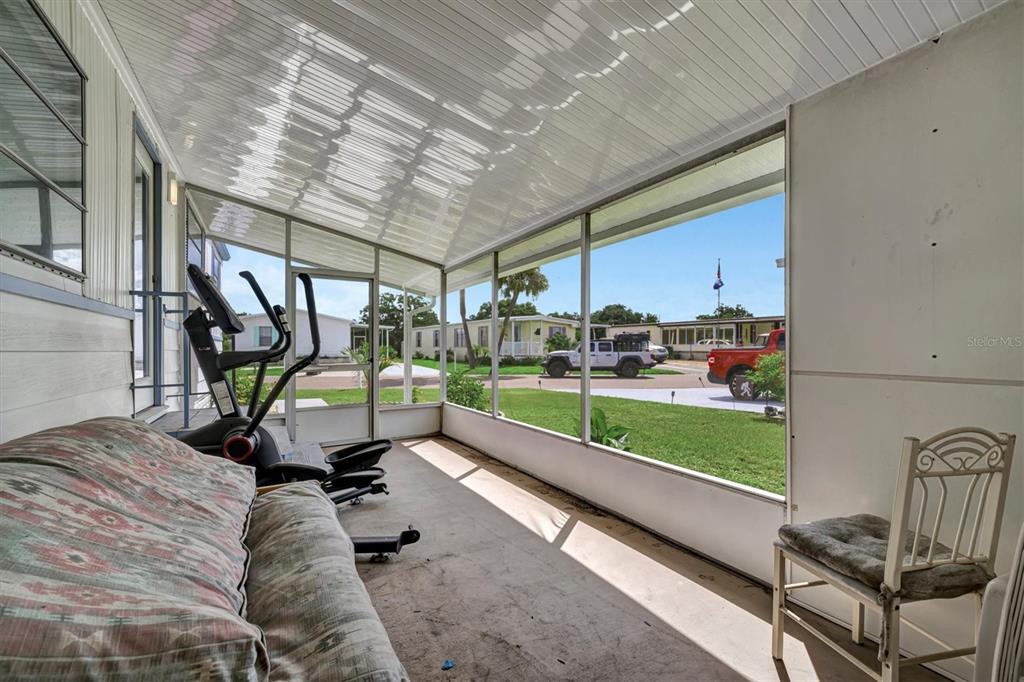 122 East St Annes Circle Apollo Beach, FL 33572 - Photo 10 of 37