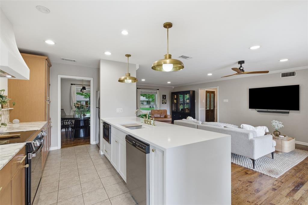 717 Ridgedale Drive Richardson, TX 75080 - Photo 11 of 40 Renovated kitchen with new electric range and breakfast bar