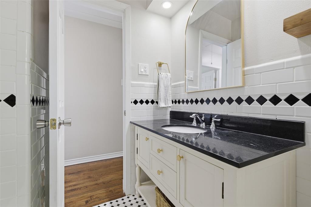 717 Ridgedale Drive Richardson, TX 75080 - Photo 22 of 40 Secondary bathroom is light and bright.