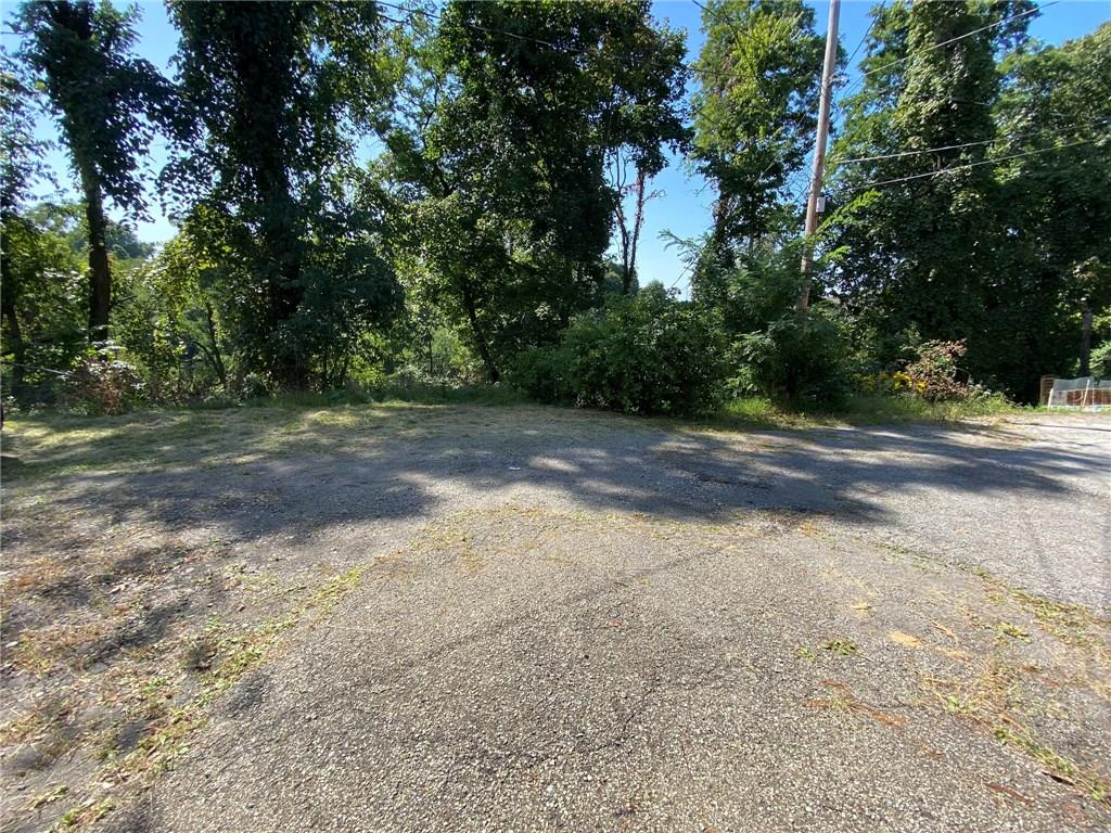 1555 Bevan Road Pittsburgh, PA 15227 - Photo 16 of 17 Gallery Image 16
