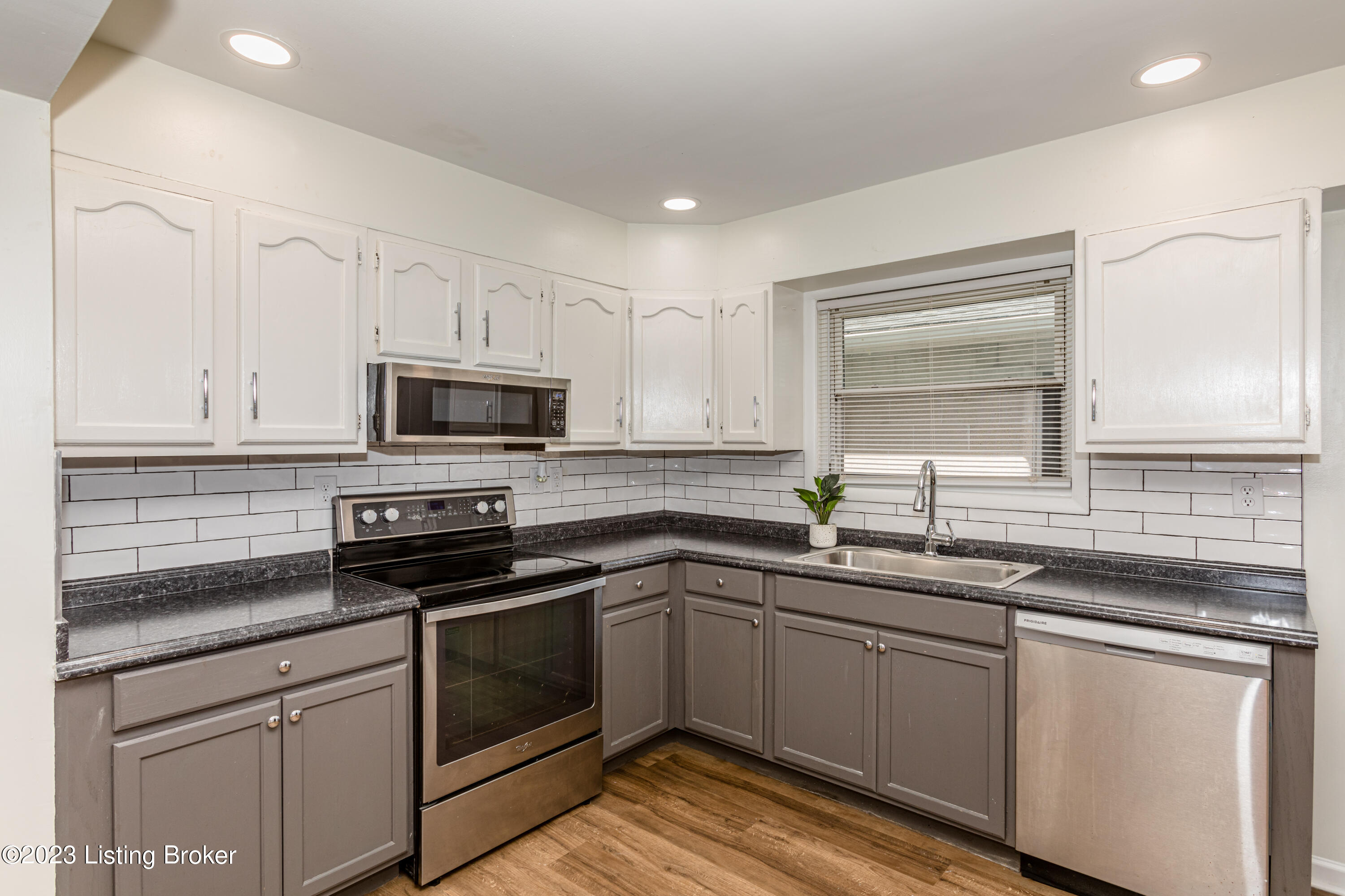 166 Dale Road Louisville, KY 40229 - Photo 14 of 34 1F9A9330