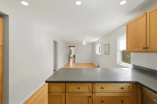 $3,000 | 556 Barton Avenue, Unit 1, Evanston, IL 60202