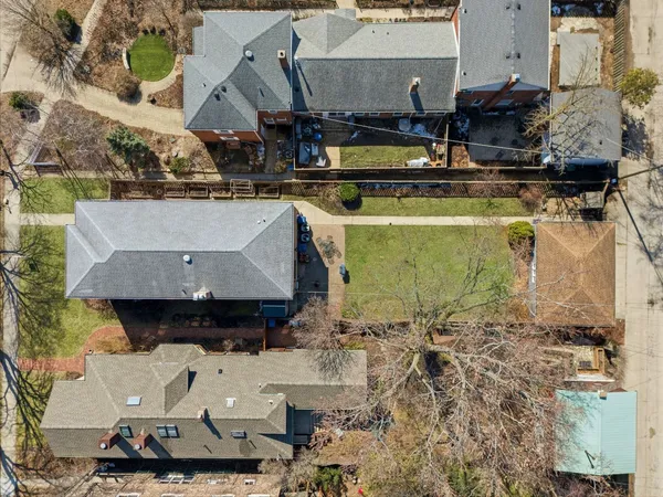 $3,000 | 556 Barton Avenue, Unit 1, Evanston, IL 60202