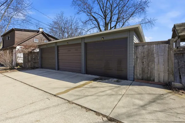 $3,000 | 556 Barton Avenue, Unit 1, Evanston, IL 60202