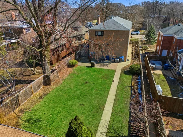 $3,000 | 556 Barton Avenue, Unit 1, Evanston, IL 60202