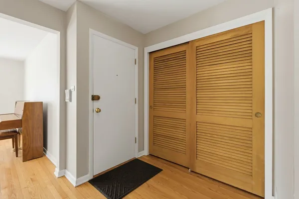 $3,000 | 556 Barton Avenue, Unit 1, Evanston, IL 60202