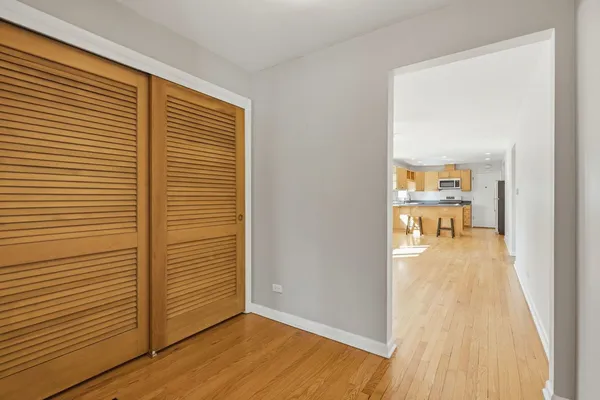 $3,000 | 556 Barton Avenue, Unit 1, Evanston, IL 60202