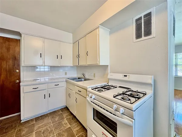 $1,050 | 4916 Worth Street, Unit 4, Dallas, TX 75214