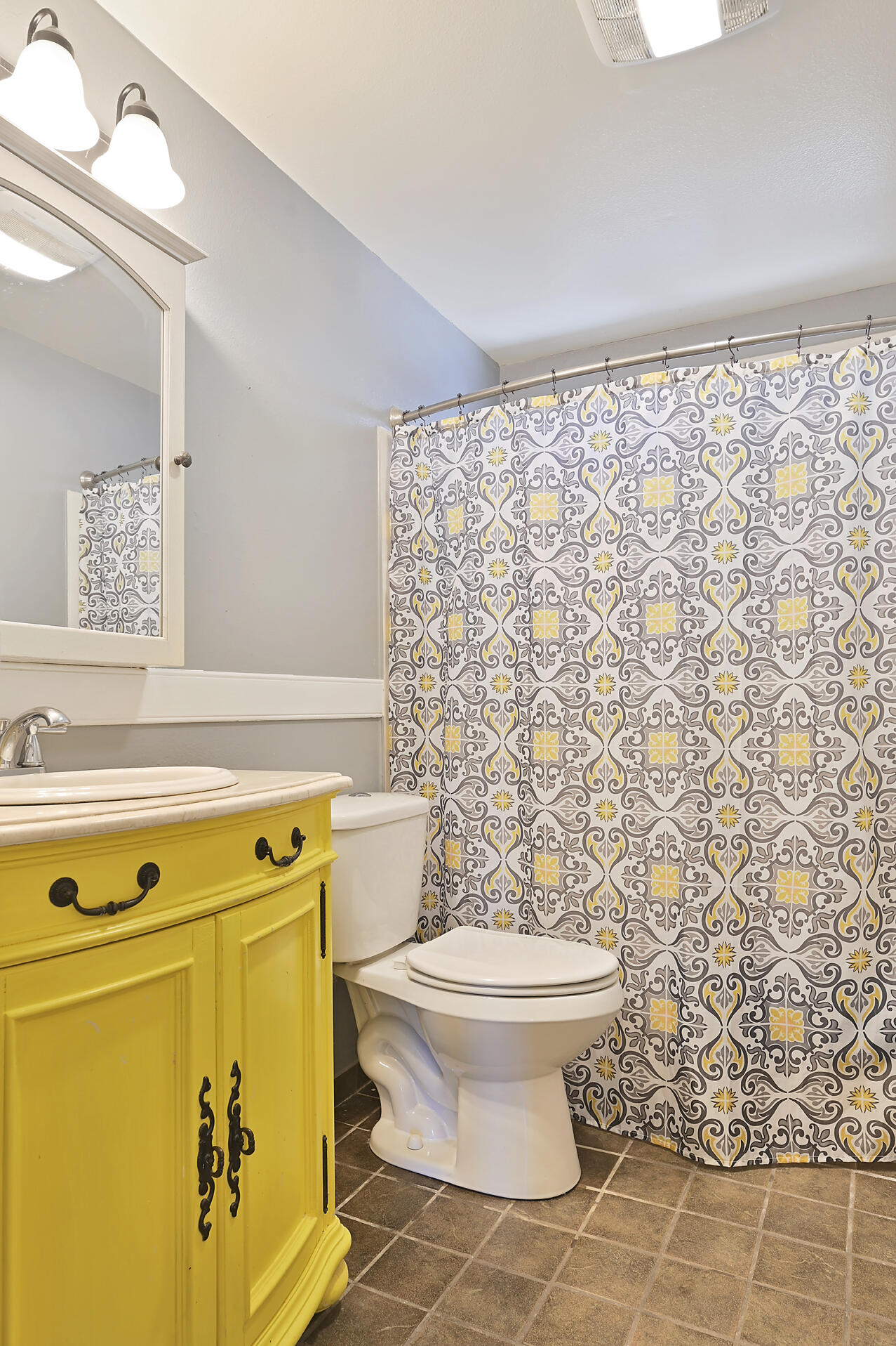 108 Vincent Avenue Central Point, OR 97502 - Photo 11 of 20 Hall Bath