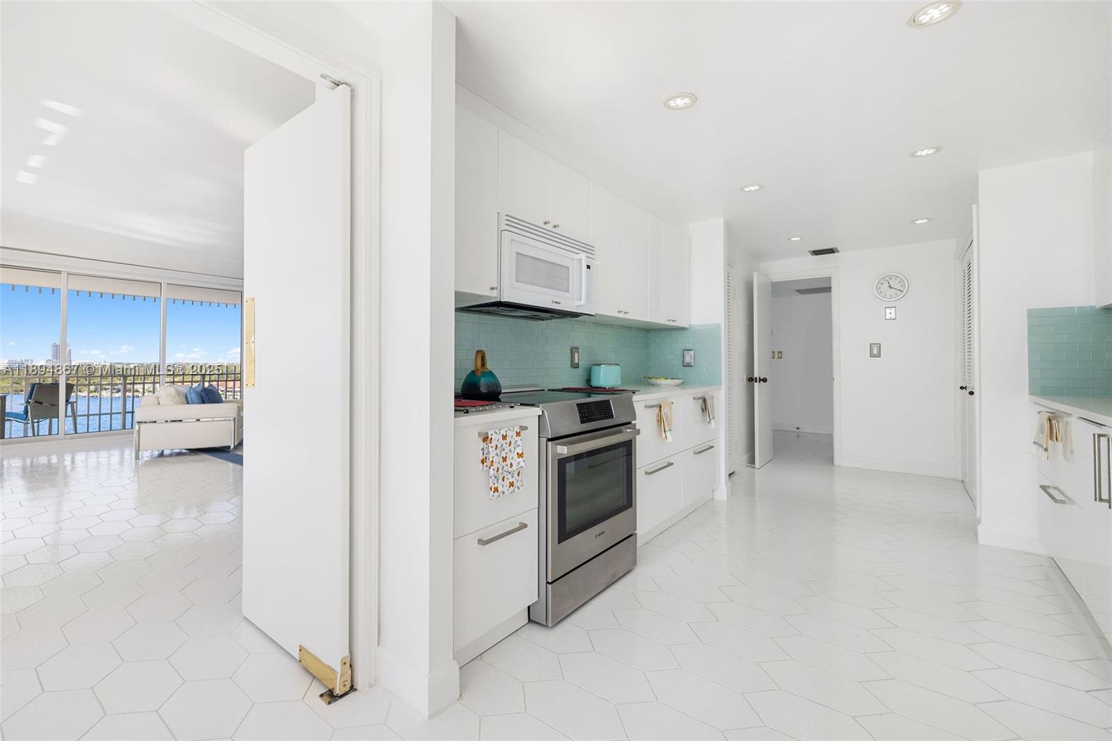 1 Grove Isle Drive, Unit A1102 Miami, FL 33133 - Photo 11 of 60