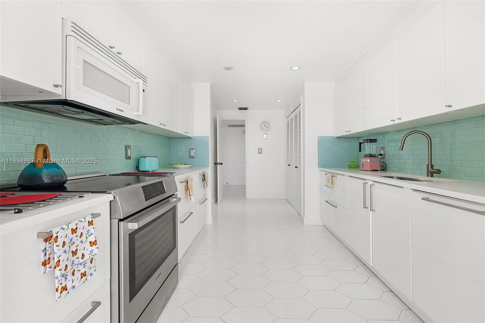 1 Grove Isle Drive, Unit A1102 Miami, FL 33133 - Photo 5 of 60