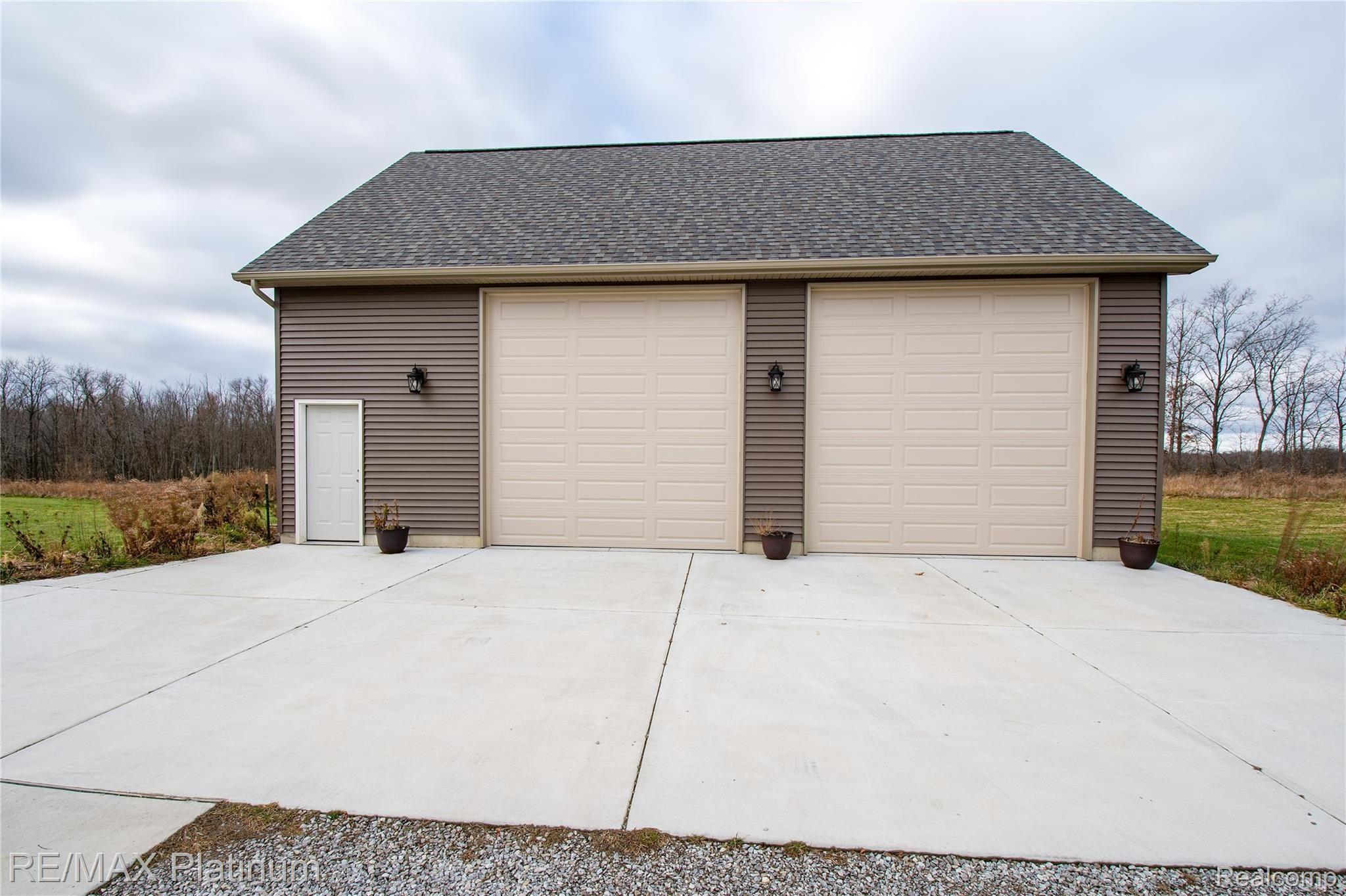 11195 Halsey Road Grand Blanc, MI 48439 - Photo 6 of 55 11195 Halsey HDR34.jpg