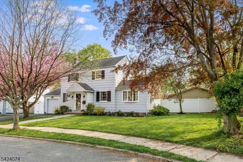 $729,000 | 16 Cross Place, Glen Ridge, NJ 07017