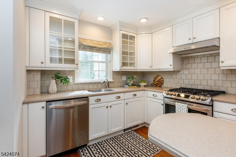 16 Cross Place Glen Ridge, NJ 07017 - Photo 15 of 29