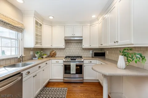 $729,000 | 16 Cross Place, Glen Ridge, NJ 07017