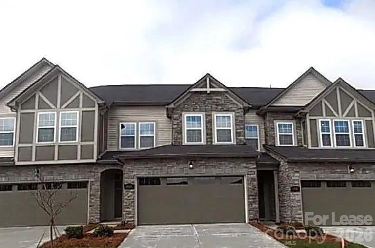 5633 Garrow Glen Road Charlotte, NC 28278 - Photo 2 of 18