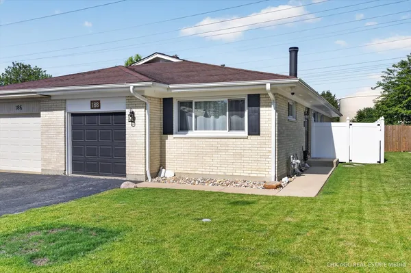 $337,000 | 188 Paramount Drive, Wood Dale, IL 60191