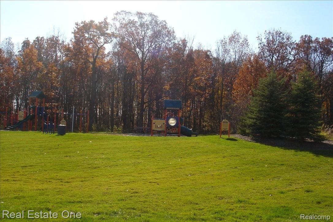 4280 Hampton Ridge Boulevard, Unit 170 Howell, MI 48843 - Photo 16 of 17 COURT YARD