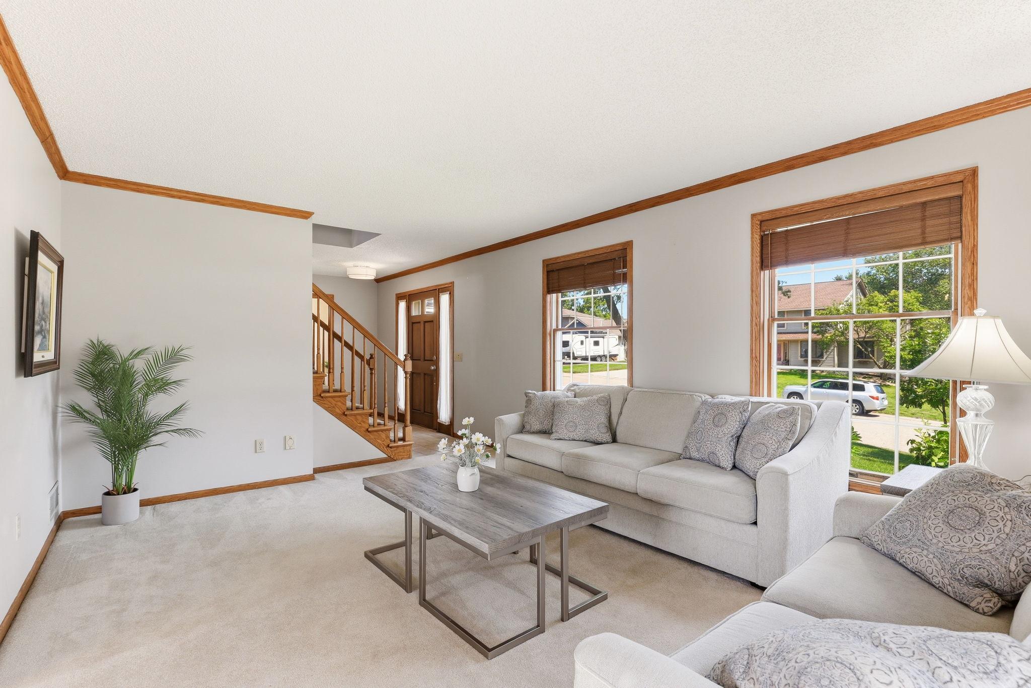455 Highpoint Curve Maplewood, MN 55119 - Photo 5 of 44