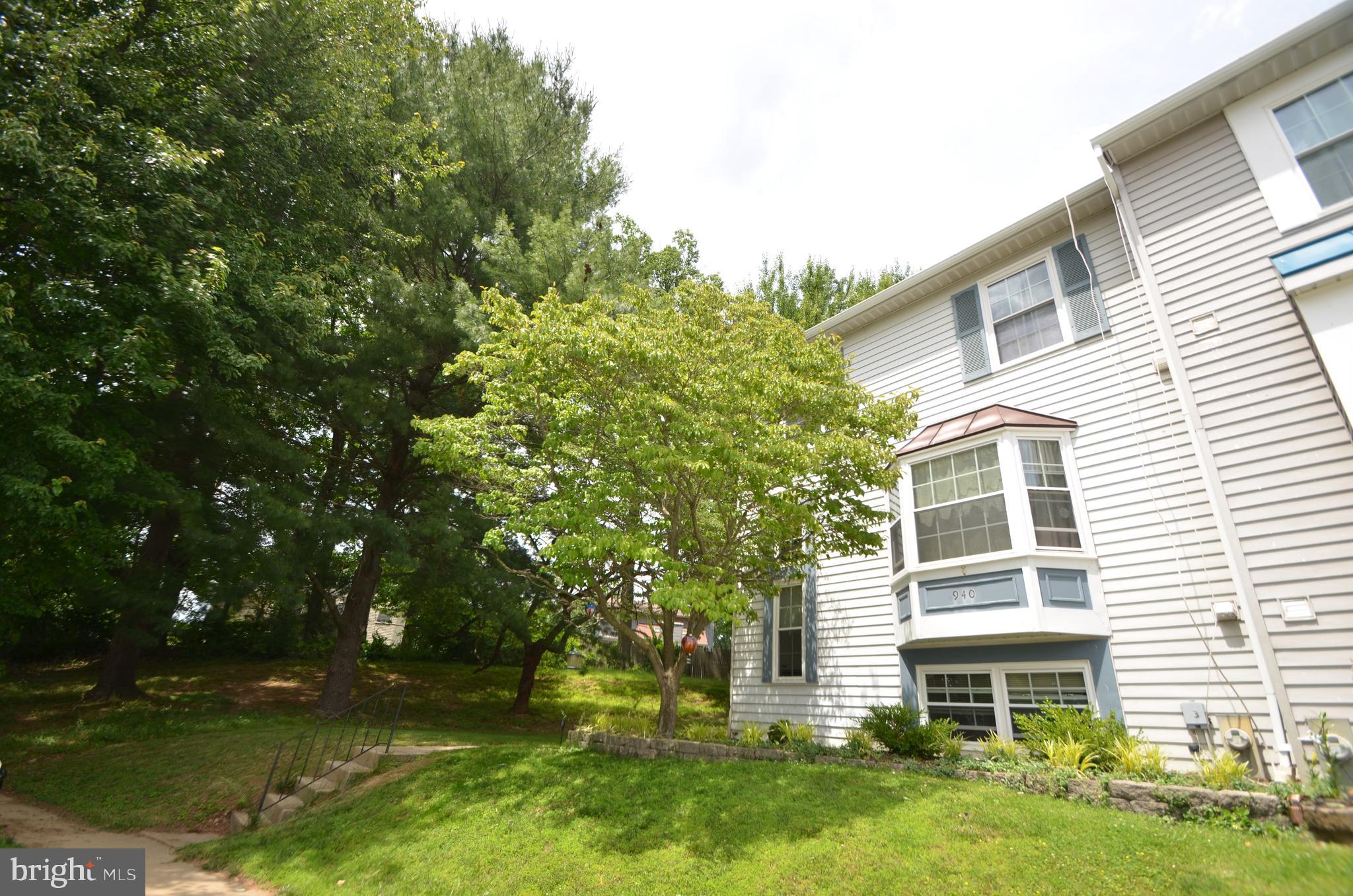 Rarely Available End Unit in Roberts Field