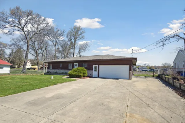 $399,900 | 430 Jefferson Drive, Michigan Center, MI 49254