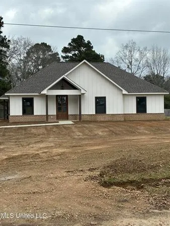 $340,000 | 529 Fairlawn Trail Northeast, Brookhaven, MS 39601