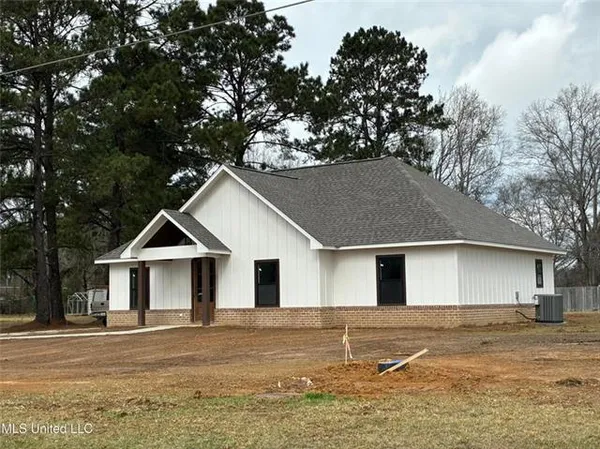 $340,000 | 529 Fairlawn Trail Northeast, Brookhaven, MS 39601