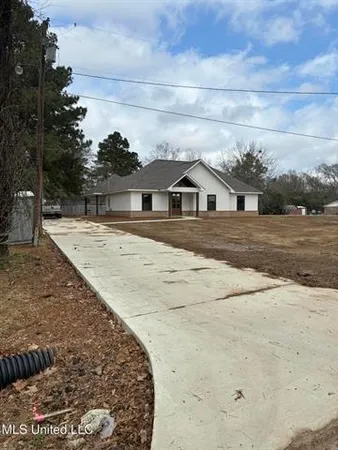 $340,000 | 529 Fairlawn Trail Northeast, Brookhaven, MS 39601