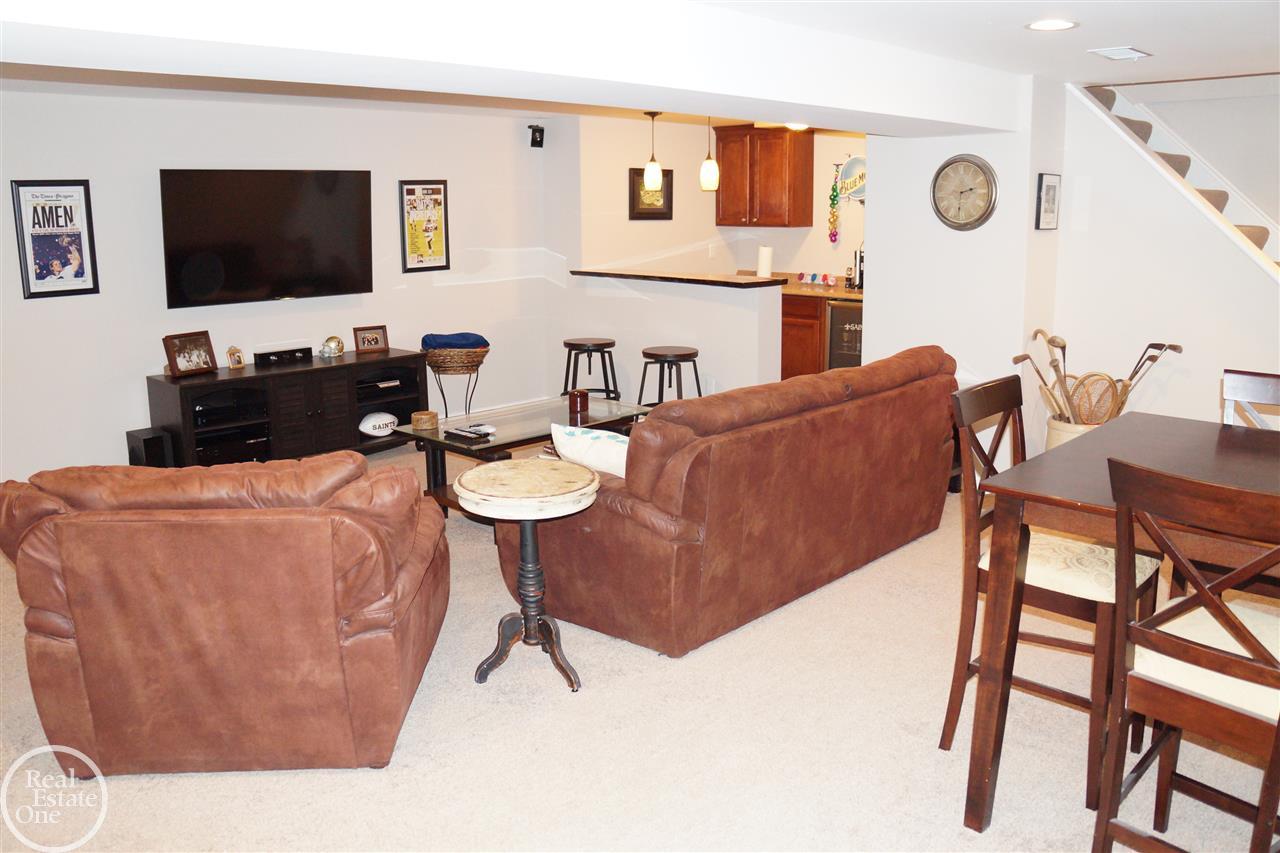696 Baker Street Rochester Hills, MI 48307 - Photo 18 of 22