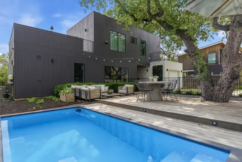 a house view with sitting space and seating space
