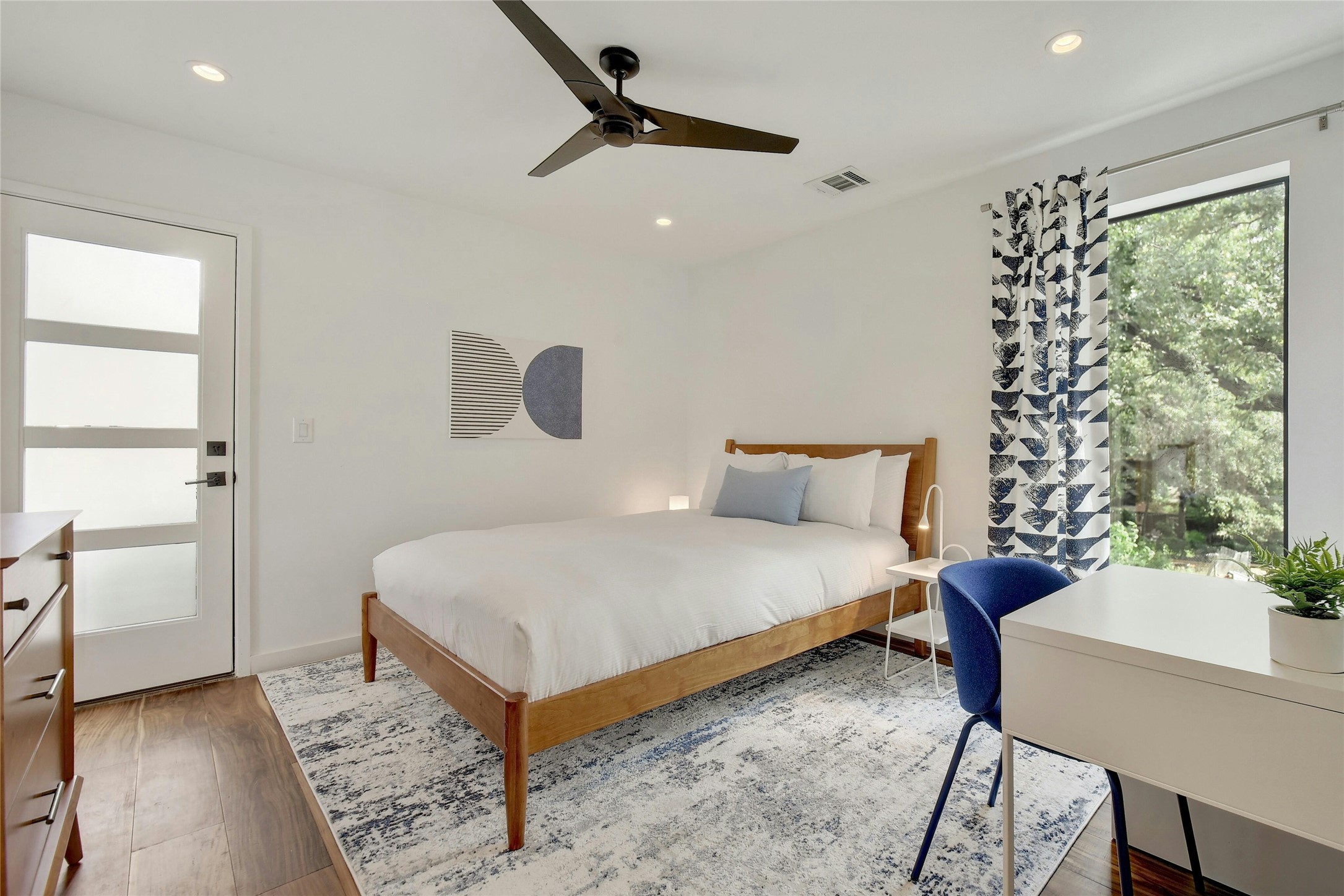 1605 Chelsea Lane Austin, TX 78704 - Photo 38 of 40 a bedroom with a bed and a table in it