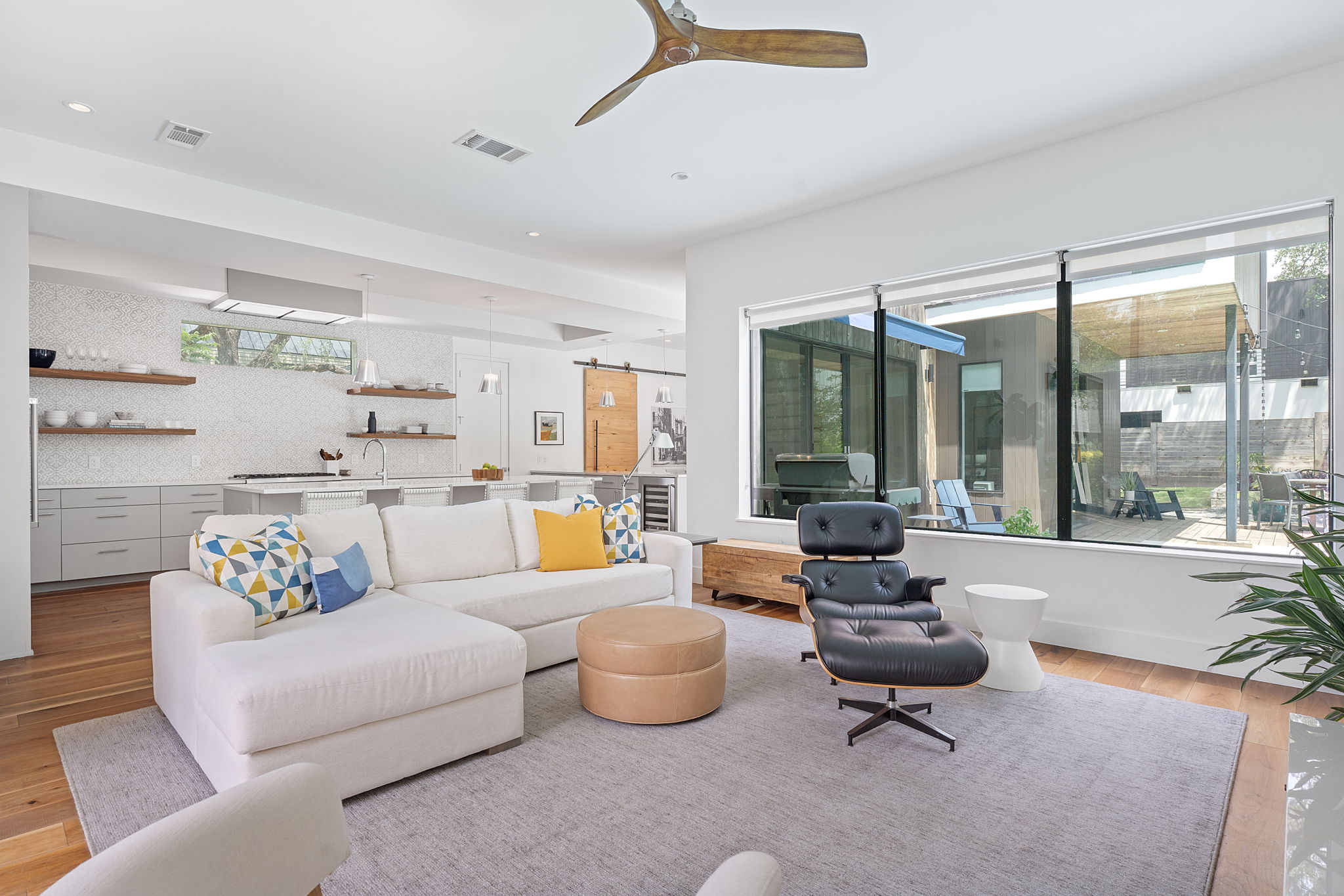 1605 Chelsea Lane Austin, TX 78704 - Photo 4 of 40 Living area featuring plenty of natural light.