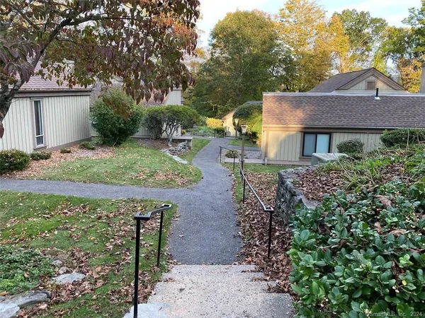 $2,850 | 311 Heritage Village, Unit B, Southbury, CT 06488