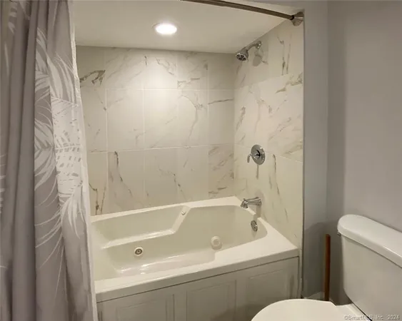 $2,850 | 311 Heritage Village, Unit B, Southbury, CT 06488