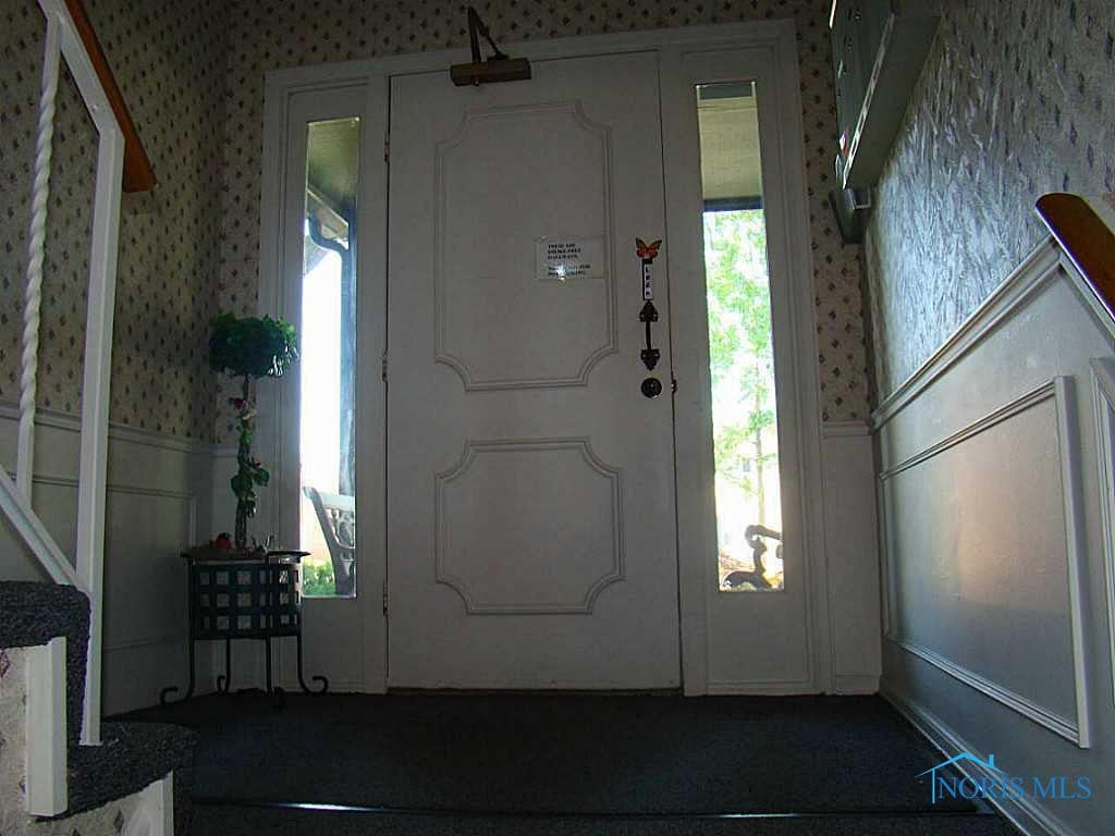 2233 Rockspring Road, Unit 1B Toledo, OH 43614 - Photo 4 of 20 Entry.