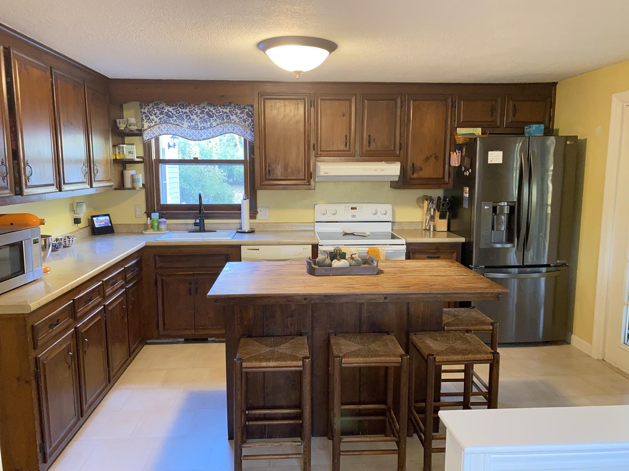 238 Joe English Road New Boston, NH 03070 - Photo 9 of 37 Gallery Image 9