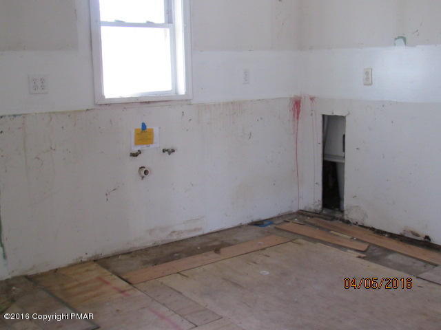 121 Plank Road Effort, PA 18330 - Photo 2 of 2 an empty room with a window