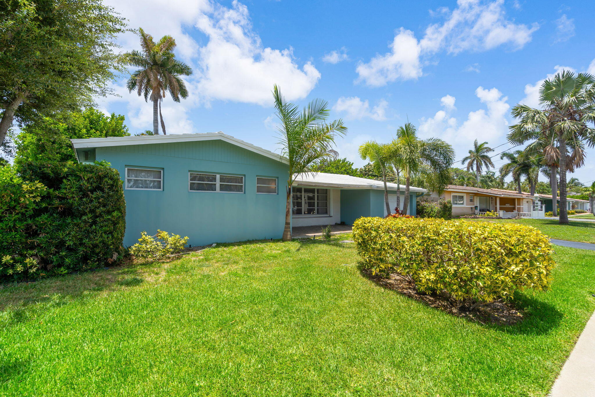 2610 Northeast 50th Street Lighthouse Point, FL 33064 - Photo 4 of 43 45-web-or-mls-LIGHTHOUSE REVISED-3