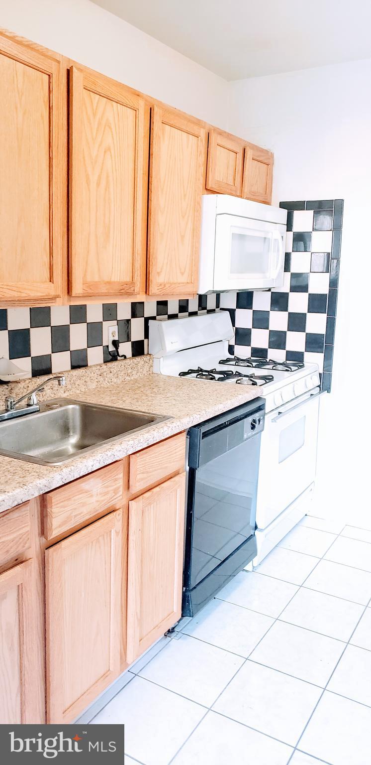 3832 Bel Pre Road, Unit 7105 Silver Spring, MD 20906 - Photo 5 of 19 Updated Kitchen