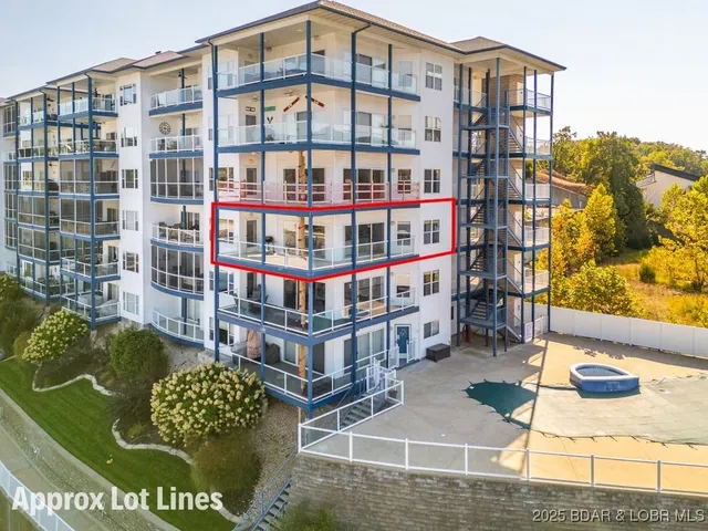 $589,000 | 183 Upper Monarch Cove Drive, Unit 3A, Lake Ozark, MO 65049