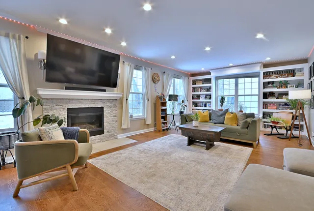 $510,000 | 377 Geneva Lane, Cary, IL 60013