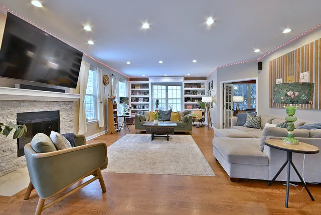 $510,000 | 377 Geneva Lane, Cary, IL 60013