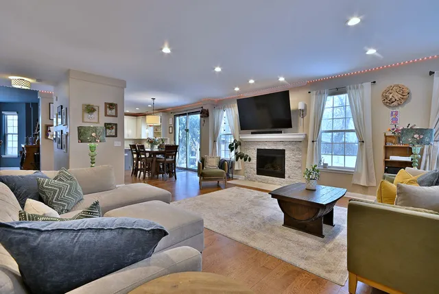 $510,000 | 377 Geneva Lane, Cary, IL 60013