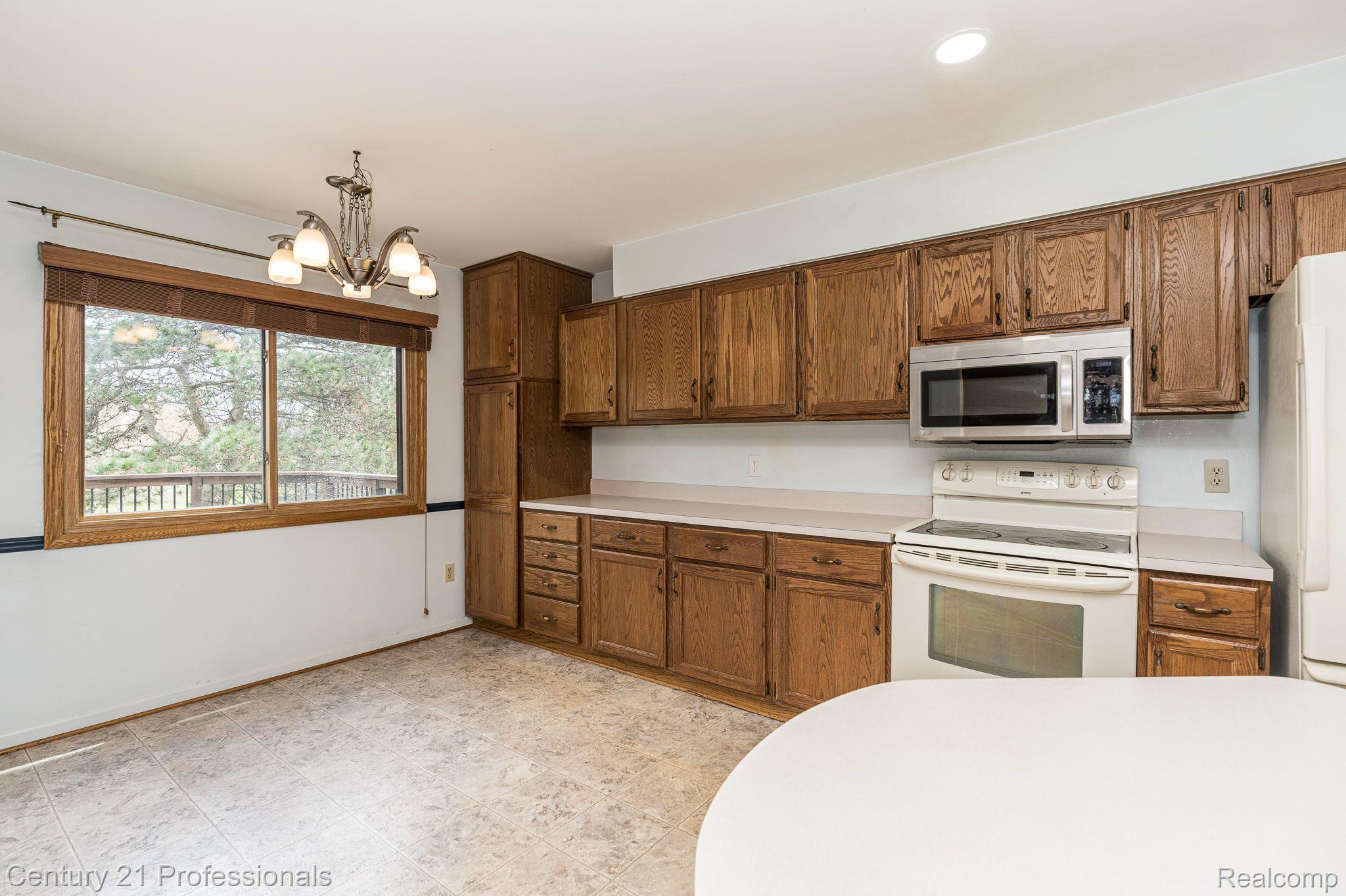 1643 Hillside Lane Rochester, MI 48307 - Photo 21 of 48 Gallery Image 21