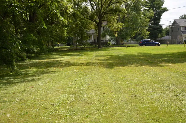 $225,000 | 170 Chicago Road, Oswego, IL 60543