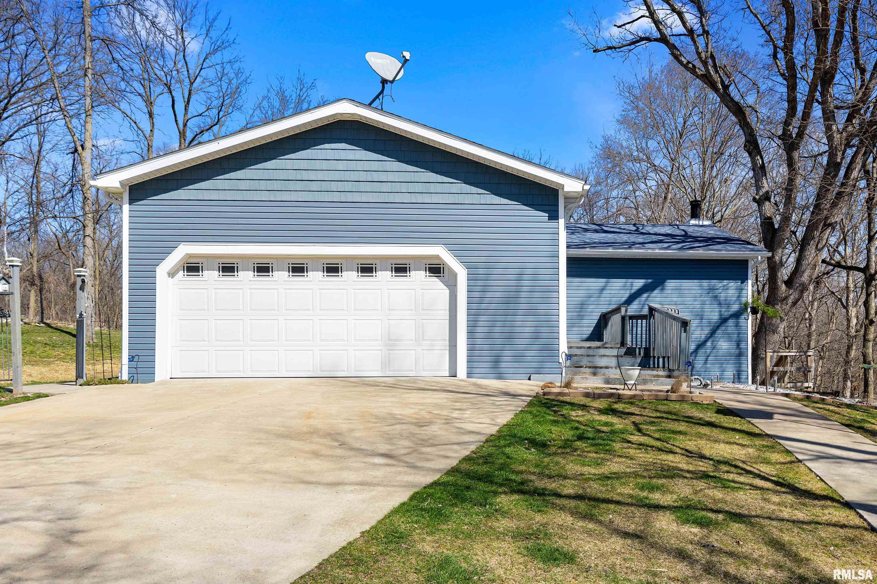 45 Roxbury Road Mackinaw, IL 61755 - Photo 2 of 40