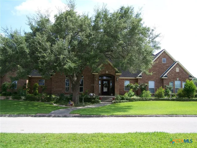$550,000 | 101 Laurel Oak Circle, Cuero, TX 77954