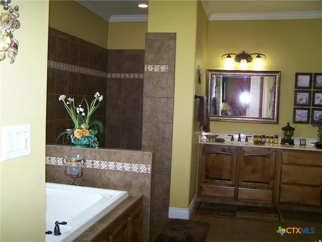 $550,000 | 101 Laurel Oak Circle, Cuero, TX 77954